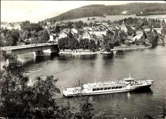 KP Saalburg w Turyngii, zbiornik wodny Bleiloch Saaletalsperre, łódź wycieczkowa, most