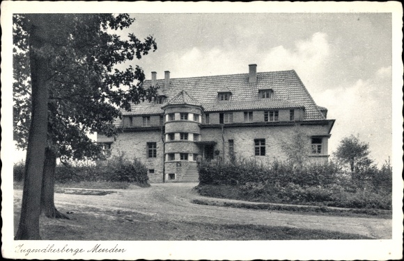 Ak Menden im Sauerland, straatdeel met uitzicht op de jeugdherberg, ingang, aan de Kluse
