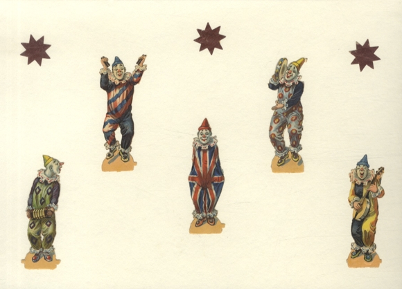 5 klownów waflowych z instrumentami muzycznymi, każdy o wymiarach ok. 8,5 x 3 cm