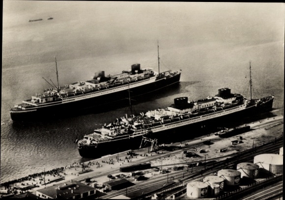 Postcard Steamer Bremen, Steamer Europa, Norddeutscher Lloyd Bremen, Bremerhaven, Columbuskaje