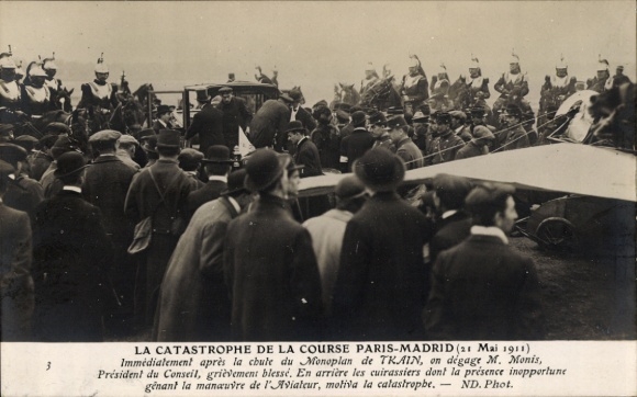CPA La Catastrophe de la Course Paris Madrid