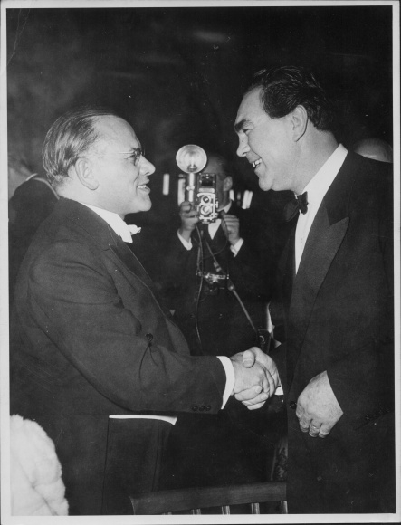 Zdjęcie Przewodniczącego Bundestagu dr. Gerstenmeier i bokser Max Schmeling, bal prasowy i radiowy 1956