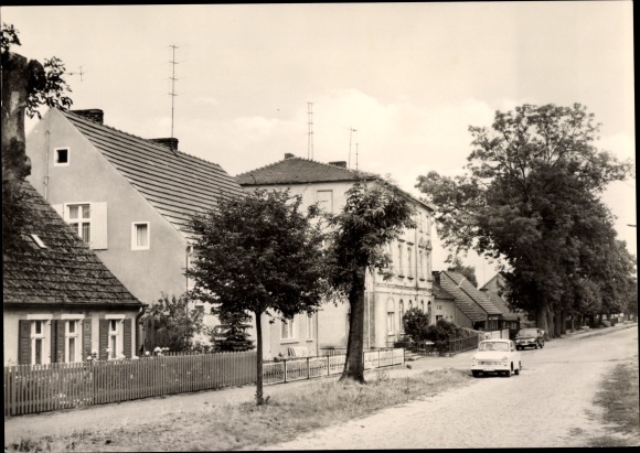 Ak Bredeiche Fürstenberg an der Havel, Dorfstrasse, straatgedeelte, woongebouwen