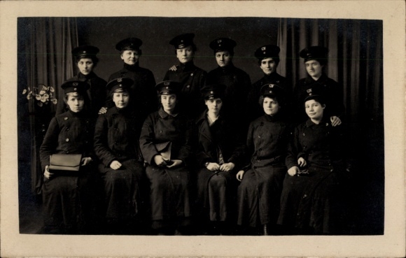 Ak Dresden, Straßenbahnschaffnerinnen, Gruppenbild