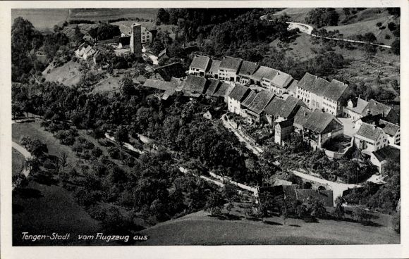 Ak Tengen in Baden, Luftaufnahme, Stadtansicht, Häuser, Flugzeugperspektive