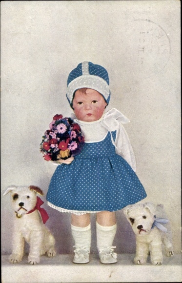 Postcard Käthe Kruse doll 1 in blue dress with bouquet of flowers, two stuffed dogs