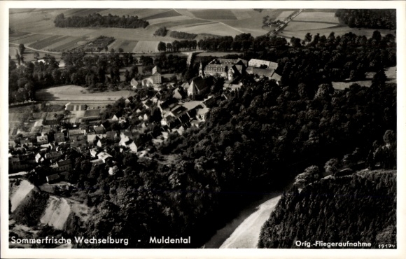 Ak Wechselburg in Sachsen, Luftaufnahme von  Muldental, Sommerfrische, Wald und Felder