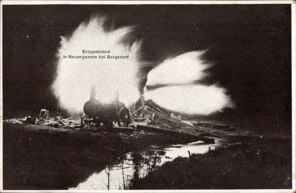 Postcard Hamburg Bergedorf Neuengamme, natural gas fire 1910, night