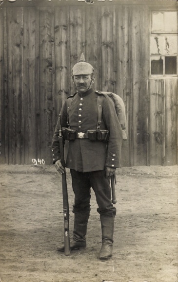 Foto Ak Dörnitz Möckern im Jerichower Land, Deutscher Soldat in Uniform