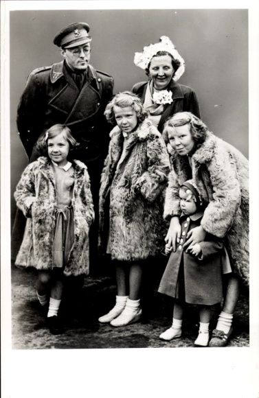 Ak Juliana der Niederlande, Bernhard, Prinzessinnen, 19 März 1950