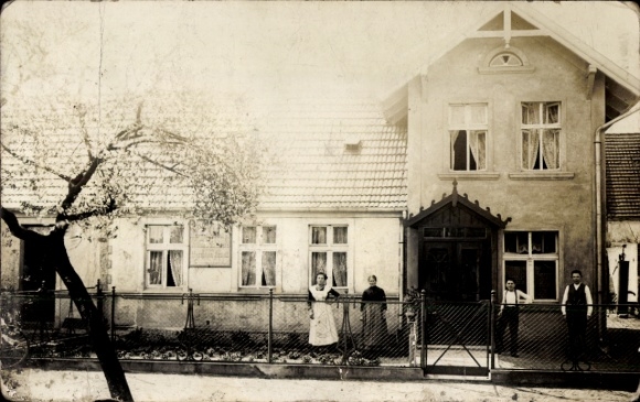 Photo Postcard Liebenberg Löwenberger Land in the Mark, residential building