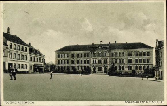 Ak Colditz in Sachsen, Sophienplatz mit Schule