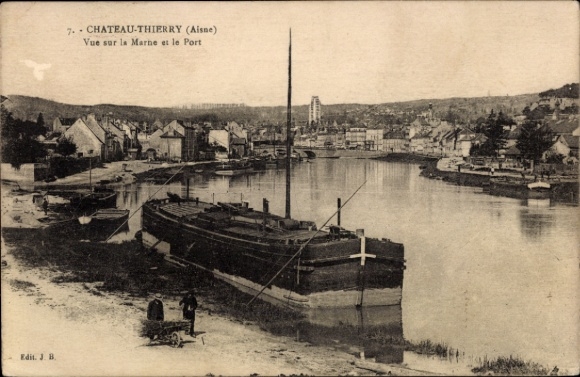 CPA Château Thierry Aisne, Vue sur la Marne en le Port