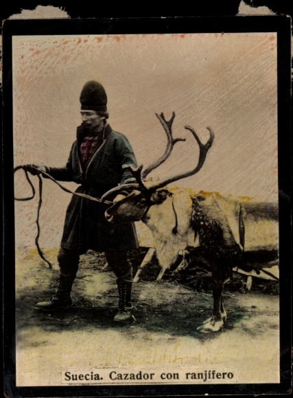 Photo Sweden, Cazador con ranjifero, Man in costume with reindeer