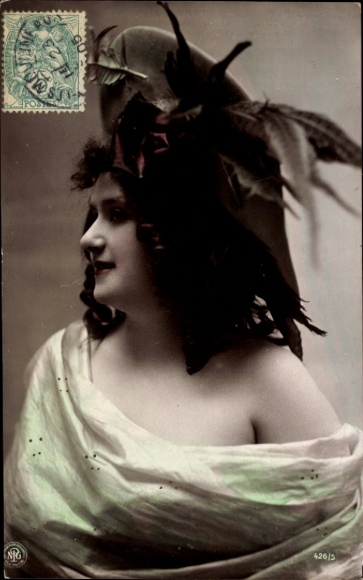 Ak-vrouw met hoed, portret