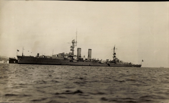 Foto Ak Deutsches Kriegsschiff, Leichter Kreuzer Emden, Reichsmarine