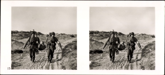 Stereo spatial image photo "The Battle in the West" No. 15, medical soldiers in the firing area near Dunkirk