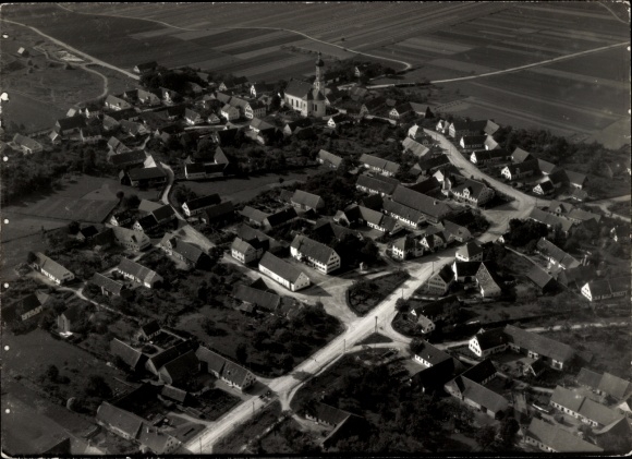 Postcard Villingen Hungen in Hesse, a village with a church, streets and houses.