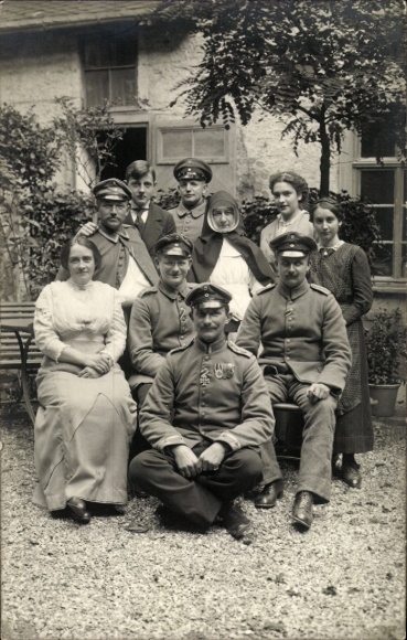 Zdjęcie żołnierzy niemieckich w mundurach, portret z rodziną