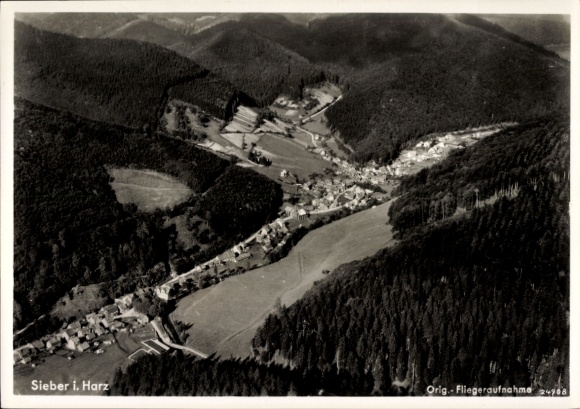Ak Sieber Herzberg am Harz, Zwarte Woud-landschap, luchtfoto, dorpsgezicht, Sieber i. hars