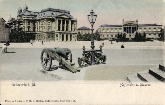 Ak Schwerin in Mecklenburg, Schwerin i. M., Hoftheater, Museum, Kanone, Laterne