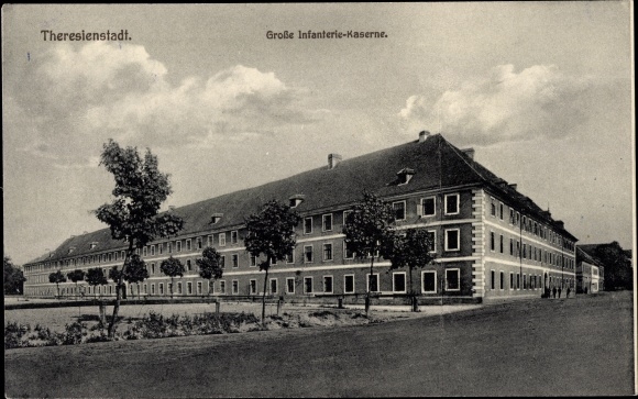 Postcard Terezín Theresienstadt Region Aussig, Large Infantry Barracks