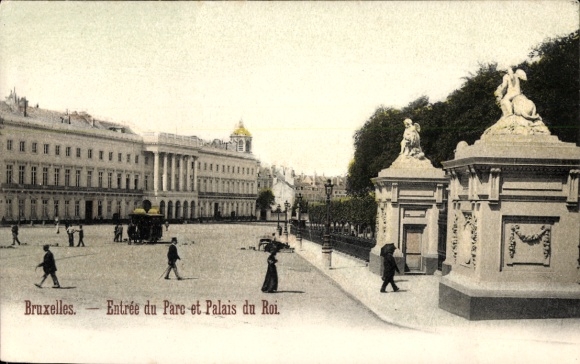 Postcard Bruxelles Brussels, entrance to the park and Palais du Roi, people on the street, architecture
