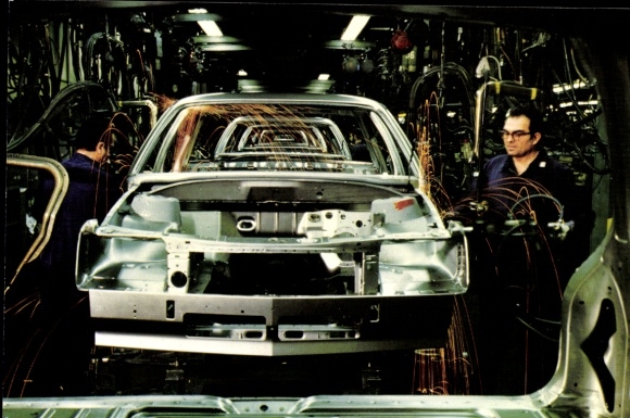 Postcard Rüsselsheim am Main Hessen, production line, body shop