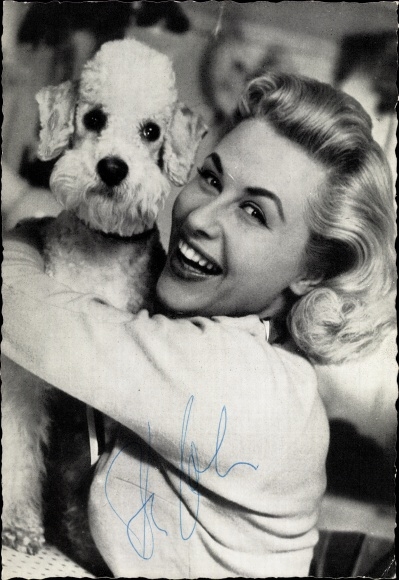 Postcard actress and singer Bibi Johns, portrait with poodle, autograph
