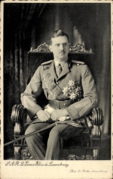 Postcard Prince Felix of Luxembourg, portrait in Uniform, Order