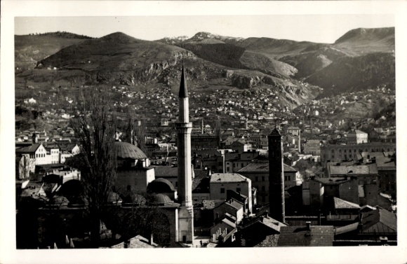 KP Sarajevo Bośnia i Hercegowina, widok na miasto, minaret, meczet, góry w tle