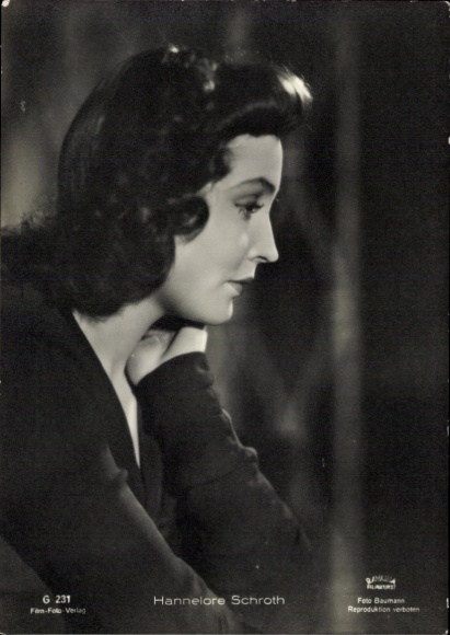 Ak-actrice Hannelore Schroth, portret in profiel