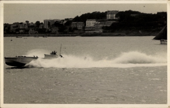 Postcard Motorboat B8, Sailboat