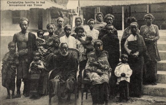 Ak Insel Timor Westtimor Indonesien, Christliche Familie aus dem Binnenland
