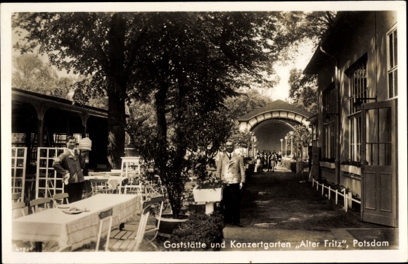 Postcard Potsdam in Brandenburg, restaurant and concert garden Alter Fritz, waiter