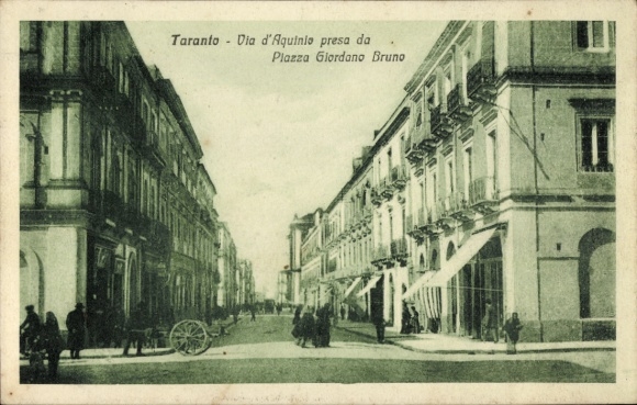 Ak Tarent Taranto Puglia, Via d'Aquino presa da Piazza Giordano Bruno