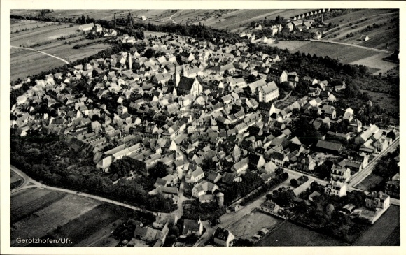 Ak Gerolzhofen in Unterfranken, Luftaufnahme von  zahlreiche Dächer, teils  Gebäude