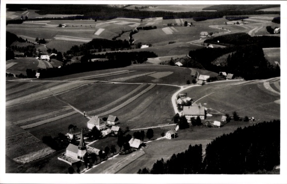 Ak Neukirch Furtwangen im Schwarzwald, Fliegeraufnahme