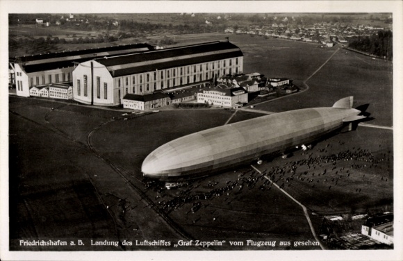 Ak Friedrichshafen am Bodensee, Landung Luftschiff Graf Zeppelin, LZ 127, Fliegeraufnahme