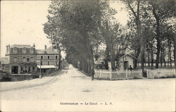 Postcard Ouistreham Calvados, The Canal