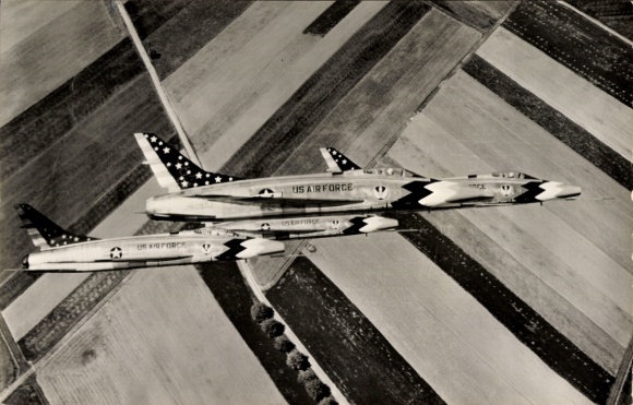 Postcard American military aircraft, North American F-100C