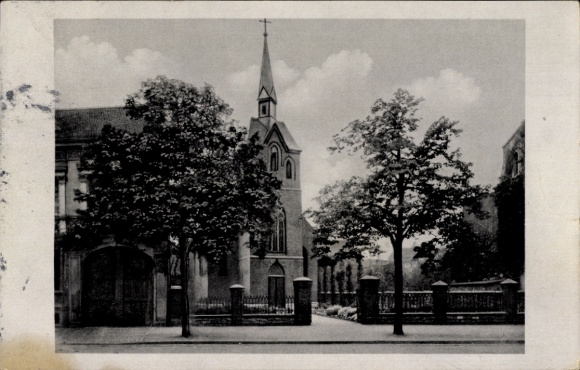 Ak Aschersleben im Salzlandkreis, Katholische Kirche, Bäume,  Architektur