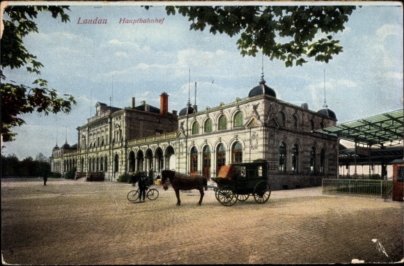 Postcard Landau in der Pfalz, Hauptbahnhof, carriage