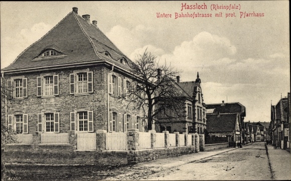 Ansichtkaart Hassloch Hassloch in de Palts, Untere Bahnhofstrasse met prot. pastorie