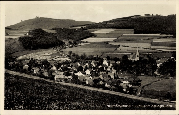 Ak Assinghausen Olsberg im Hochsauerlandkreis, Totalansicht vom Ort