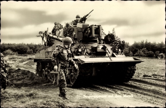 Postcard Deutsche Bundeswehr, salvage tanks on the march