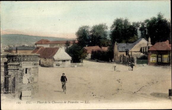 Postcard Eu Seine Maritime, Place de la Chaussée de Picardie