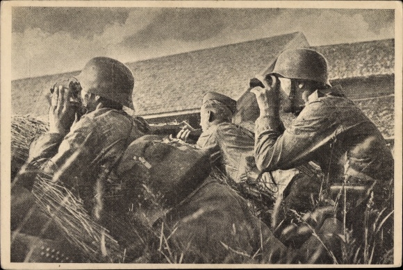 Postcard Finnish Army, soldiers observe enemy movements, WW2