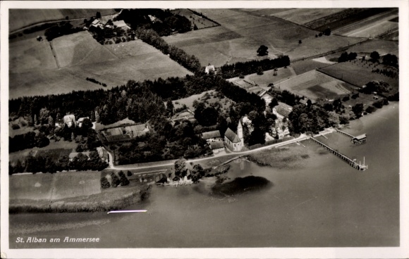 Ak St. Alban Dießen am Ammersee Oberbayern, Luftaufnahme von St. Alban, Wasseransicht, landwirtsc