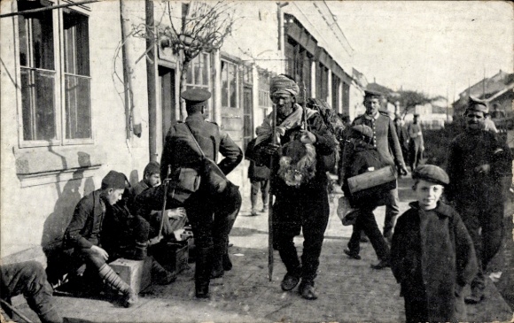 Postcard Mixture of peoples in a Macedonian city, German and Bulgarian military, Serbs, Turks